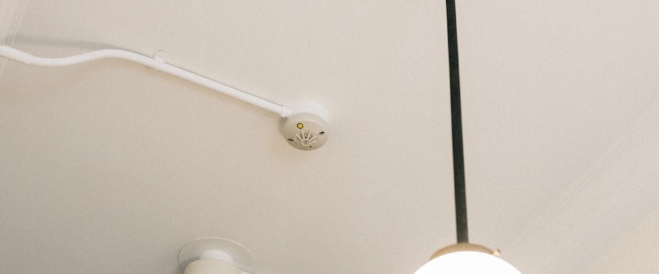 Détecteur incendie et alarme maison