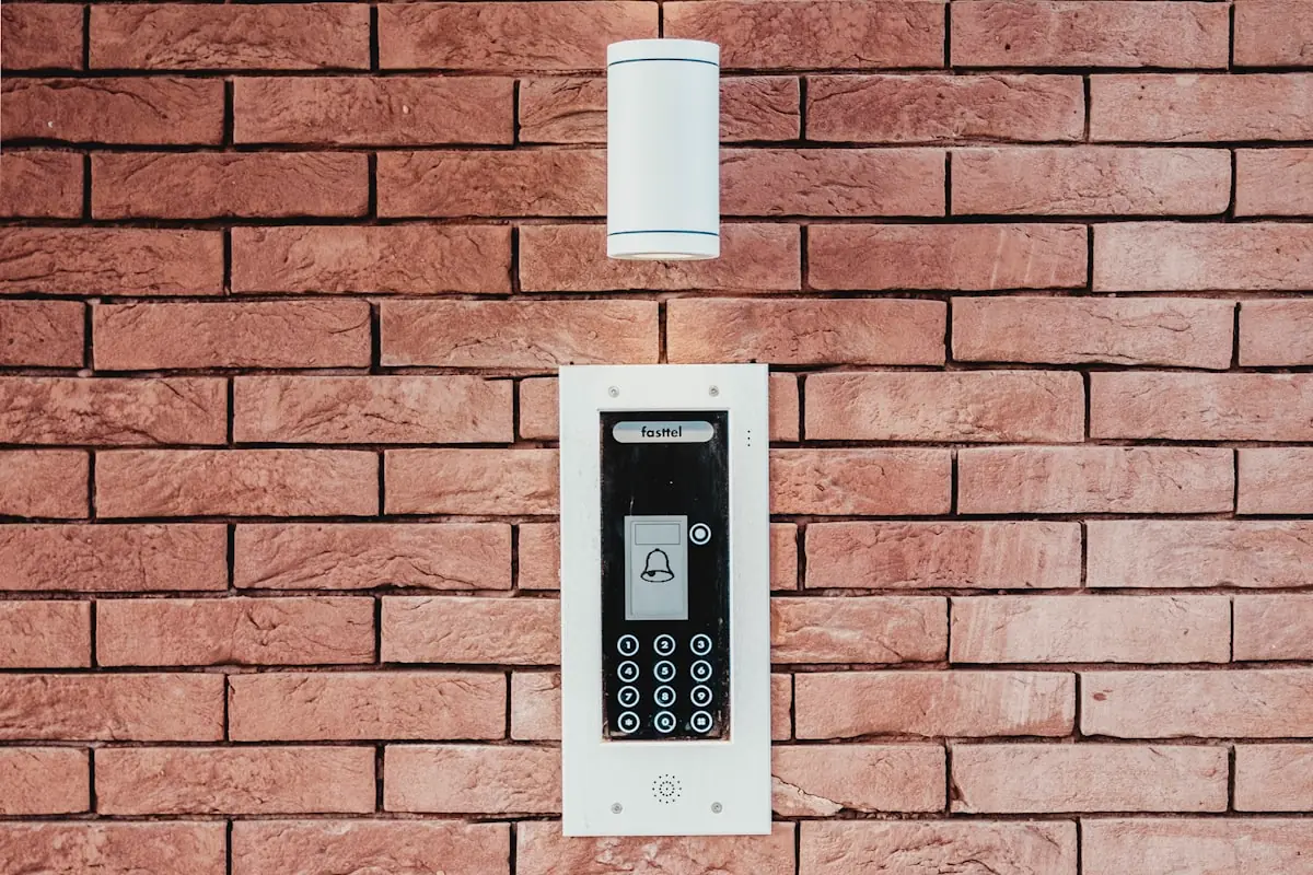 Boitier d'alarme et detecteur, budget et installation